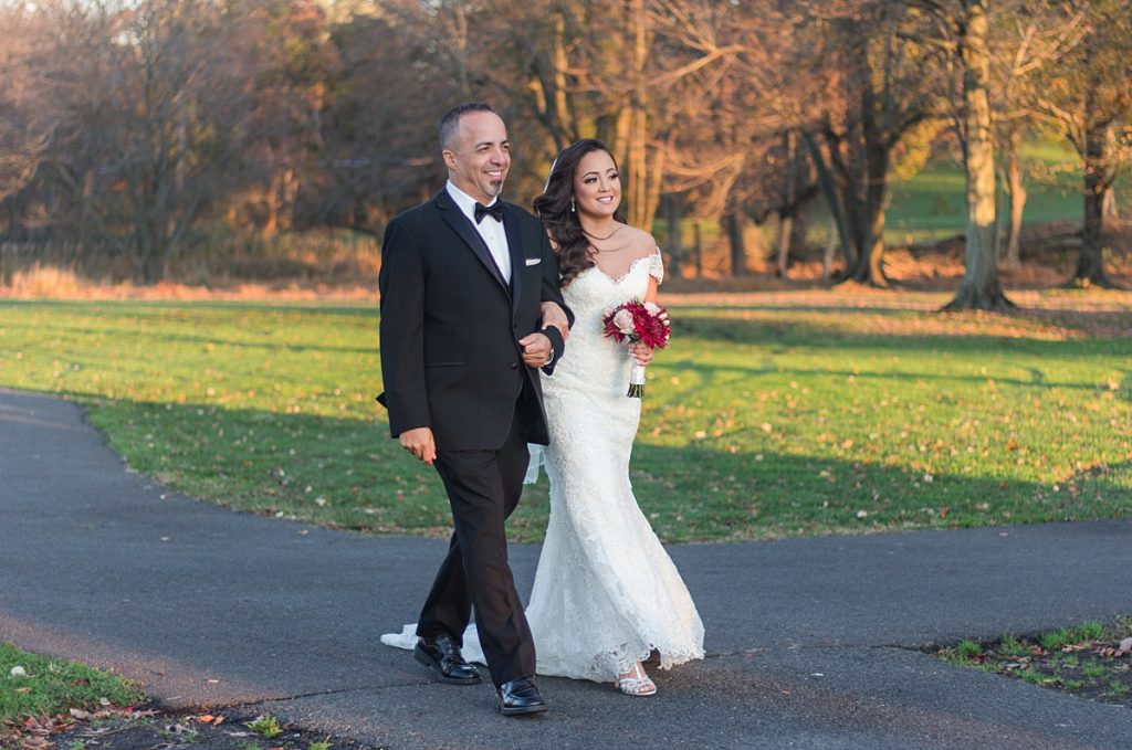 Bride walks down the aisle with dad