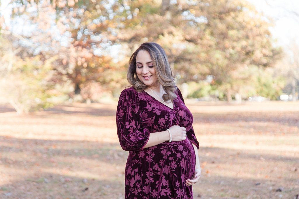 Expecting mom has maternity session in fall foliage 